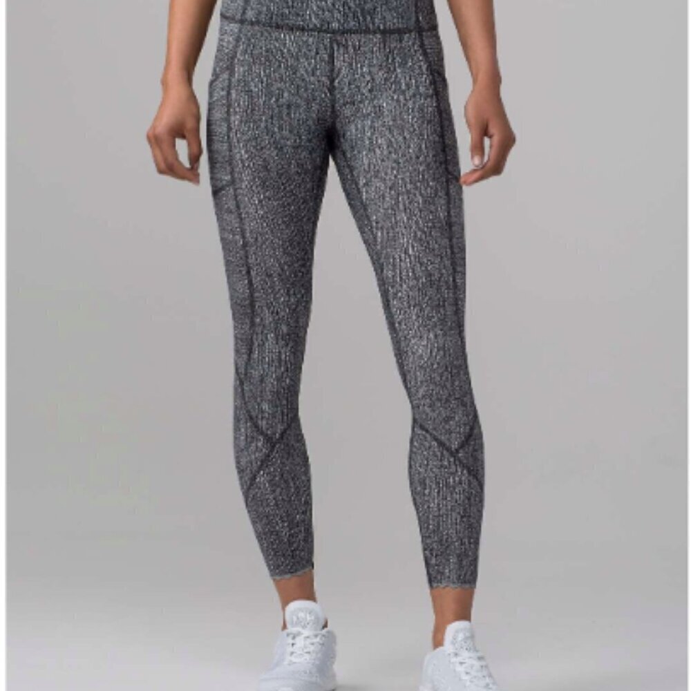 Lululemon Sz 4 Leggings Salt Alpine Black White Print Reflective